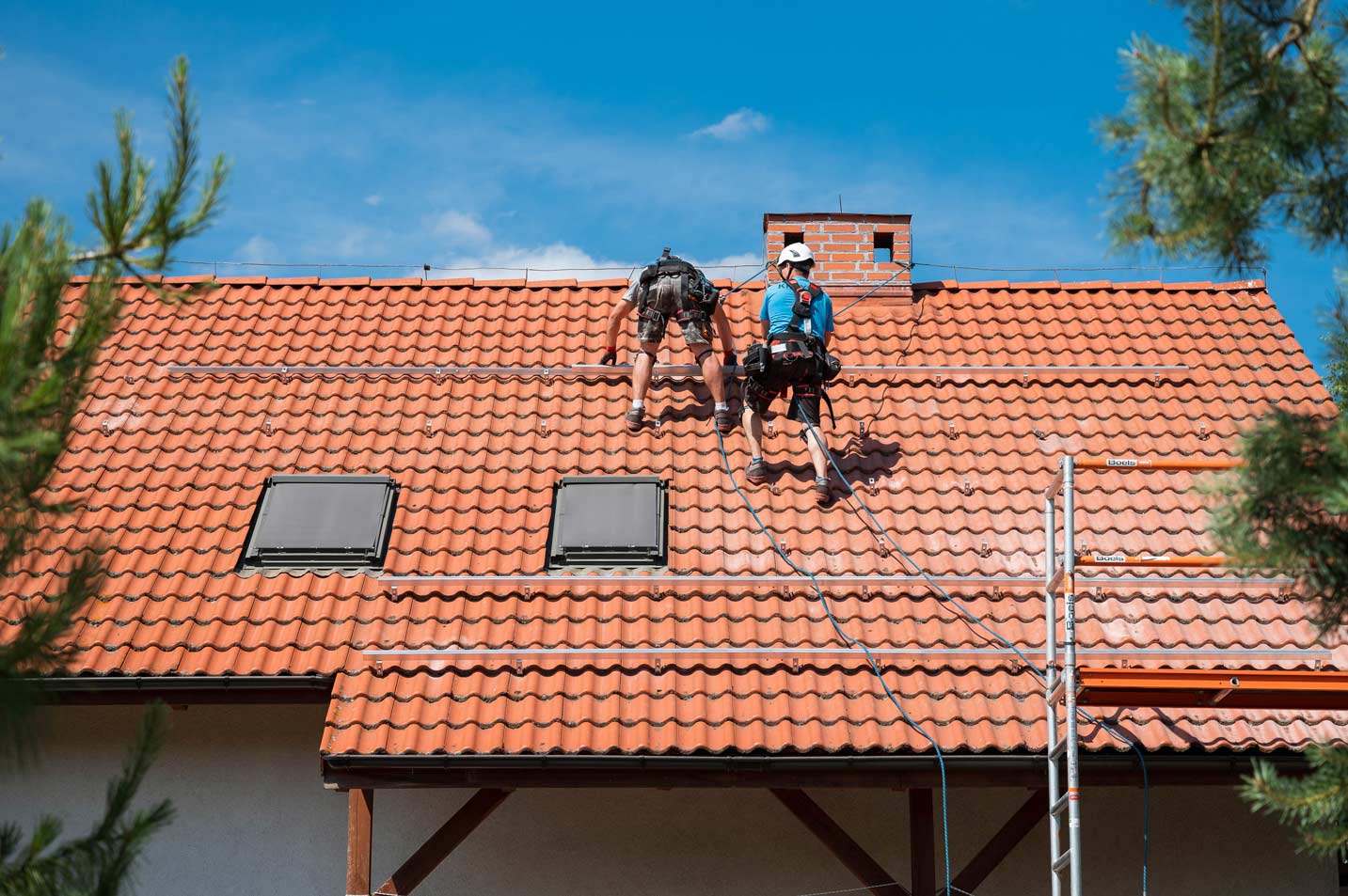 Montage von Photovoltaikanlagen auf dem Dach